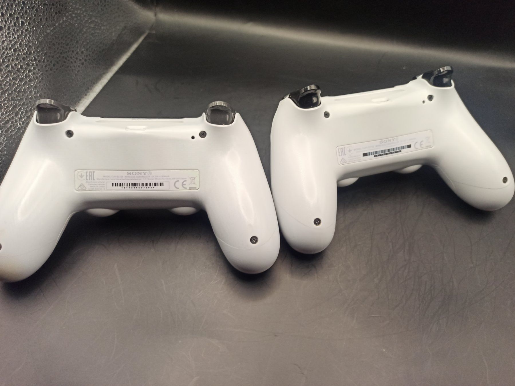Controller: 2 x Original Controller Sony PS4 Wireless DualShock 4 WEISS – Gebraucht aus Oberweningen von mar_87mx 7