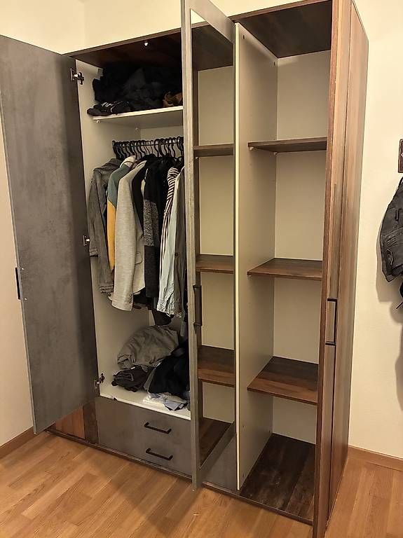 Armadi: Kleiderschrank – Usato da Frauenfeld venduto da Lendenmann 1