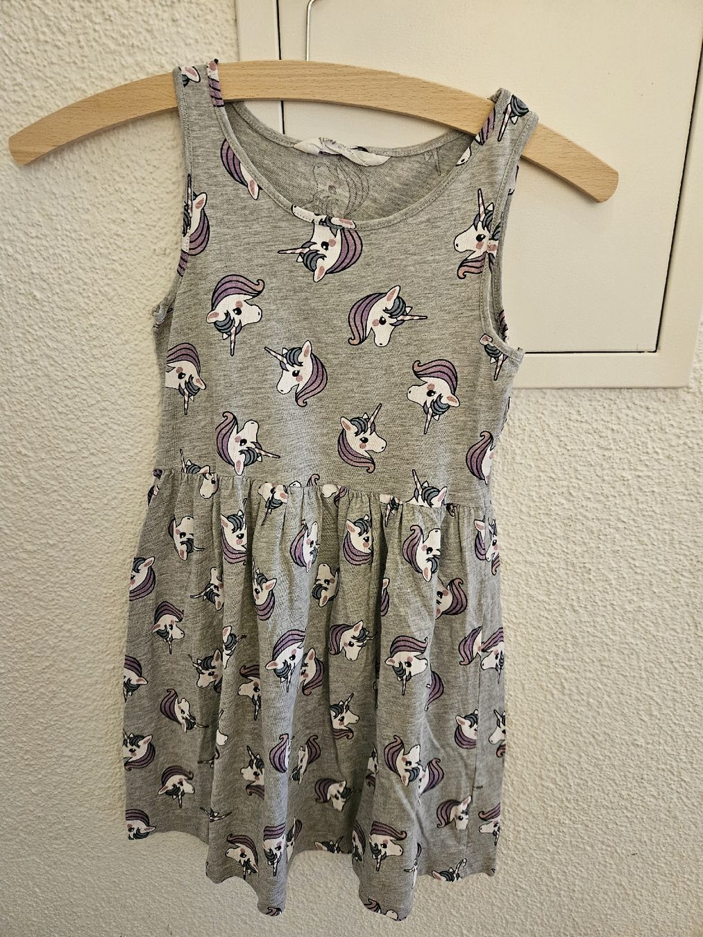 H&M Vestiti & Gonne: Süsses H&M Kleid mit Einhorn Muster, Grösse 134/140 – Nuovo (secondo la descrizione) da Neftenbach venduto da susanne0041