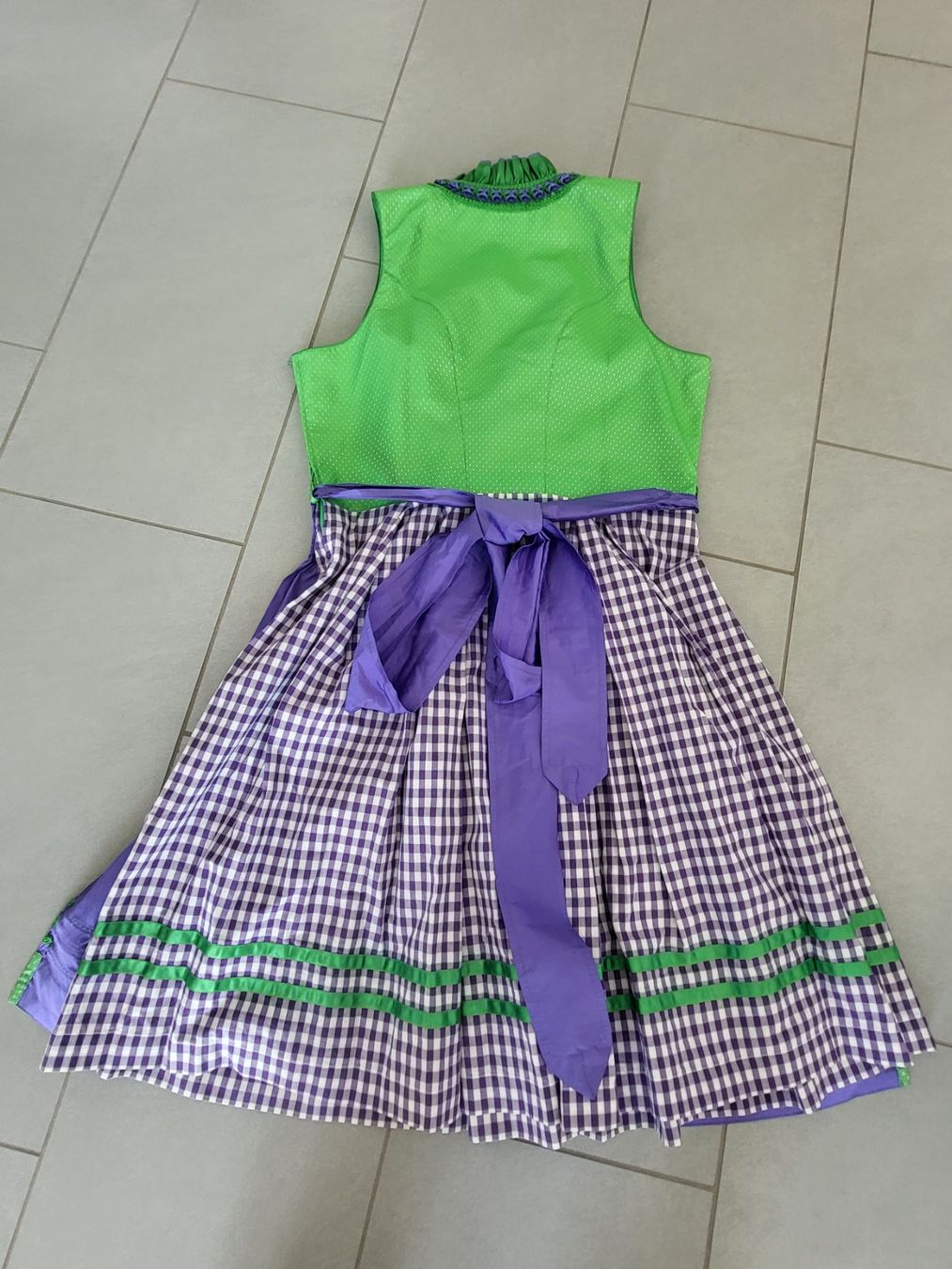 Costumi: Dirndl gr. 42 44 top Zustand – Usato da Boswil venduto da i12i 1