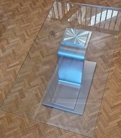Moderner Glas-Couchtisch mit Metallgestell  115 × 65 cm