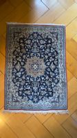 Petit tapis persan vintage bleu à motifs floraux – laine
