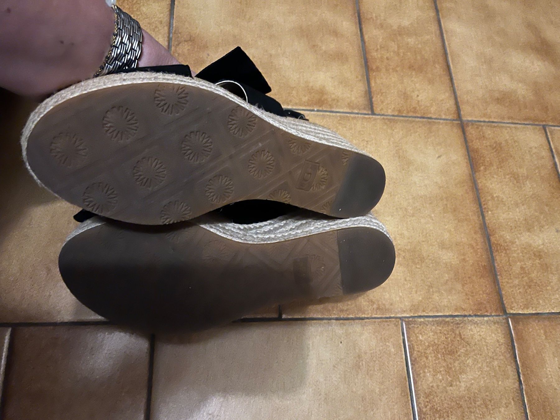 Ugg Scarpe da donna: Sandales Taille 38 Ugg – Nuovo (secondo la descrizione) da Veyrier venduto da kimedovapa 2