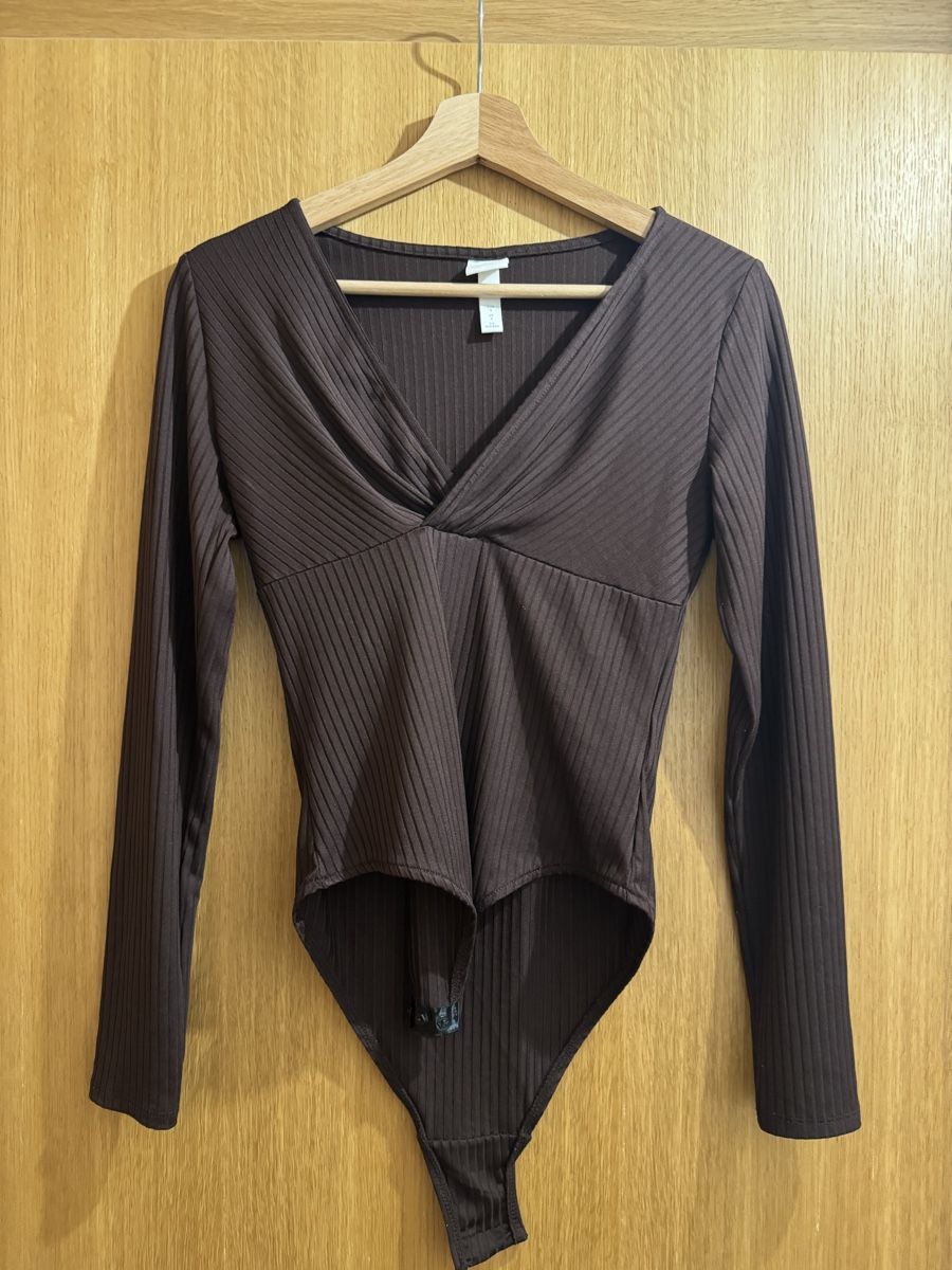 H&M Tops: Langarm Body – D'occasion à Grindelwald par Loredana_Crescente