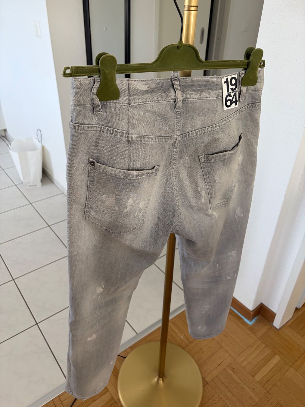 Dsquared2 Jeans: Dsquared2 Grau Jeans 40 (S damen) – Usato da Baar venduto da ViennaG 8