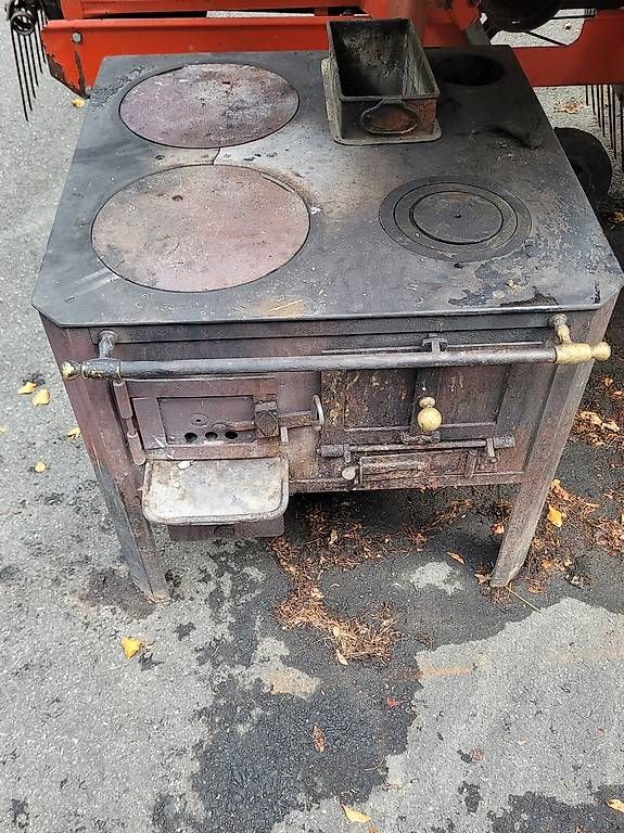 Altri mobili d'antiquariato: Antiker Ofen – Difettoso da Sigriswil venduto da FSLT99 1