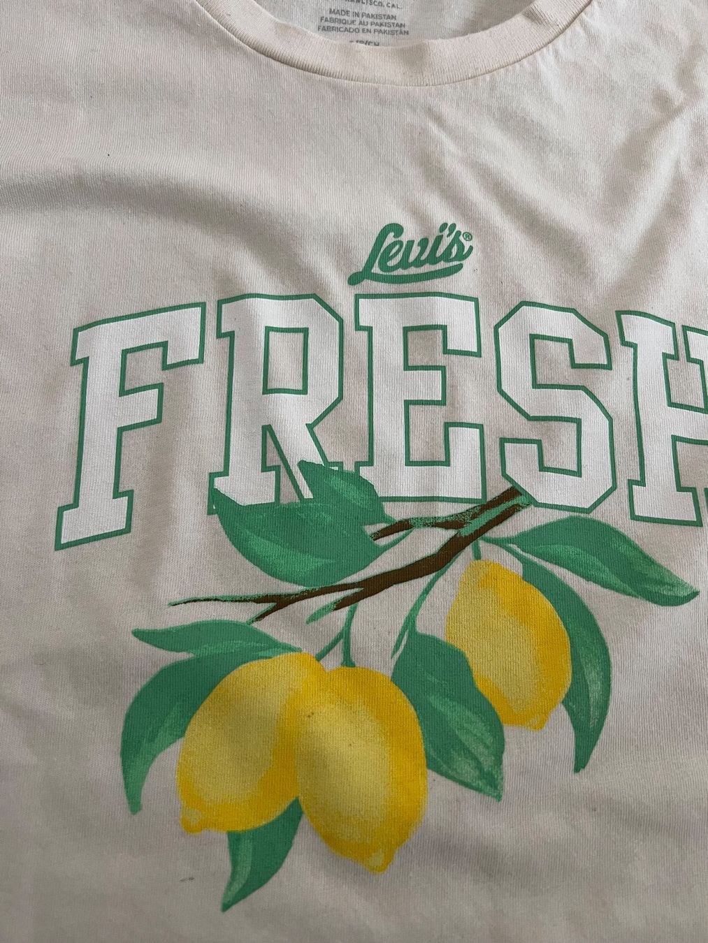 Levi's T-Shirts: Levis crop top, size S – Gebraucht aus Arzier Le Muids von oma_w5bq 2