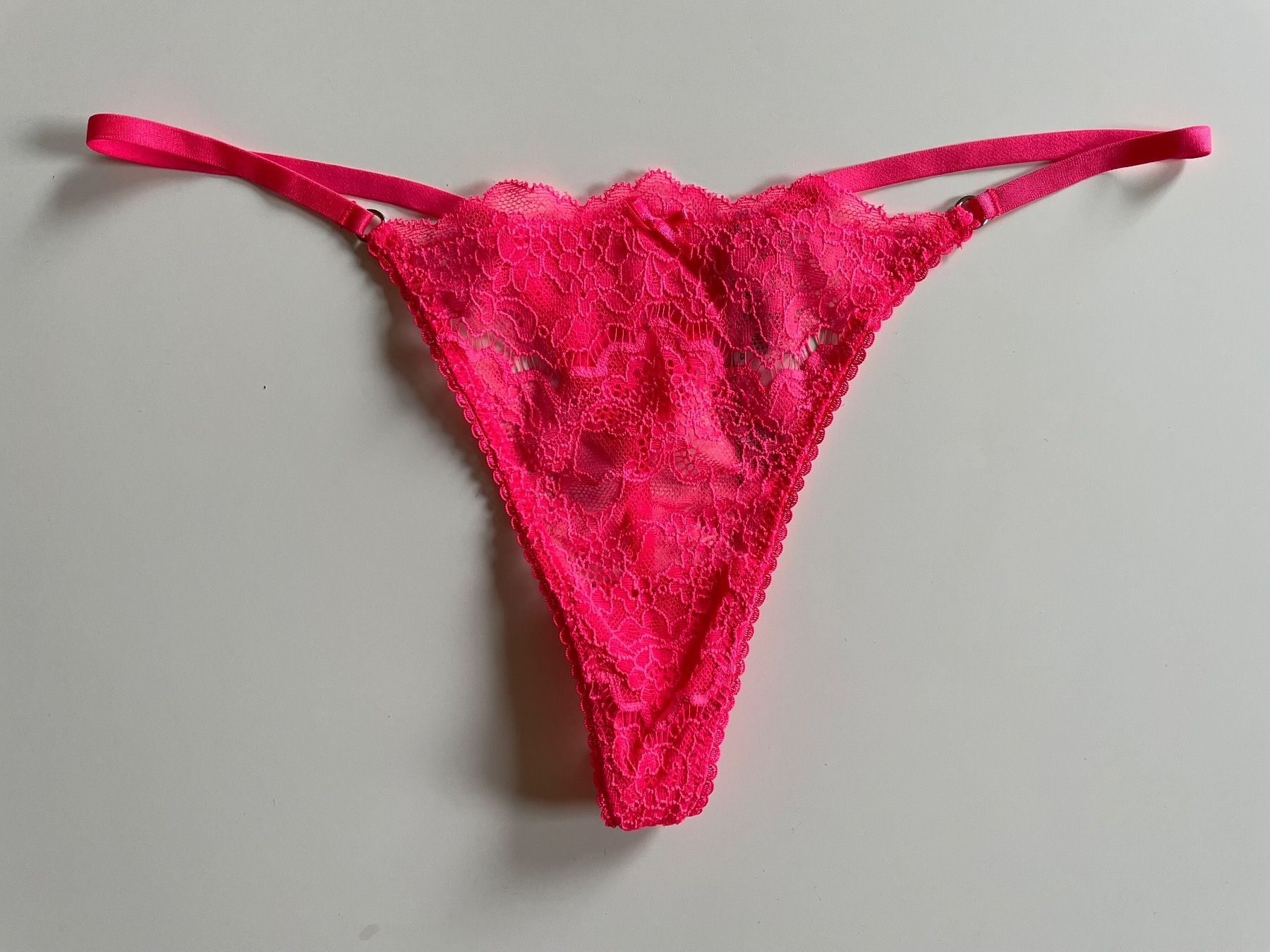 Victoria's Secret Altra biancheria intima: Victoria’s Secret V-String Thong M NEW – Nuovo e nell'imballaggio originale da Dübendorf venduto da VSAngel