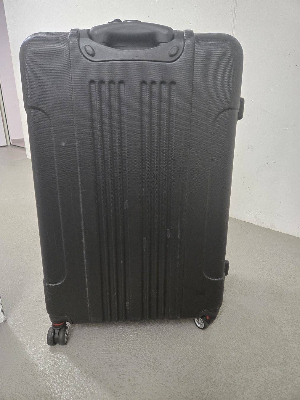 Reisekoffer: Black hard shell suitcase – Neu (gemäss Beschreibung) aus Aesch BL von mun_jm7v 2