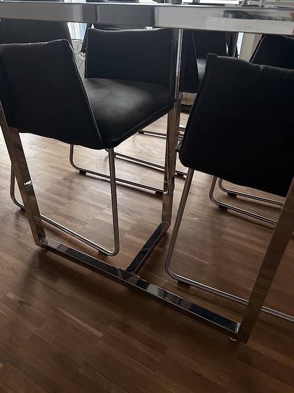 Tische: Glastisch, silberne Beine – Gebraucht aus Malters von patrizia.schmid 1