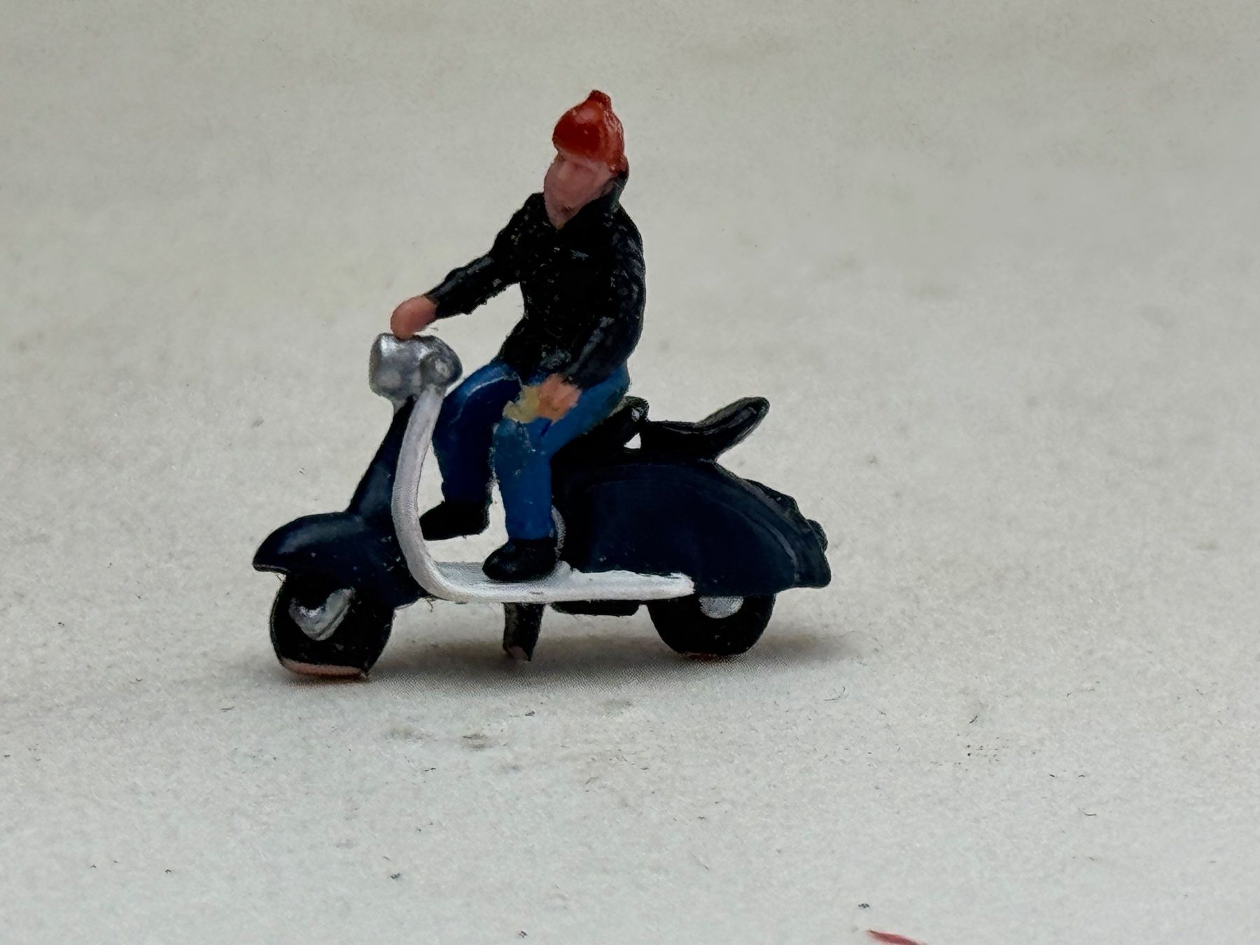 Modellautos: EB- Vespa ? Roller mit Fahrer – Gebraucht aus Elm von Wikmtz