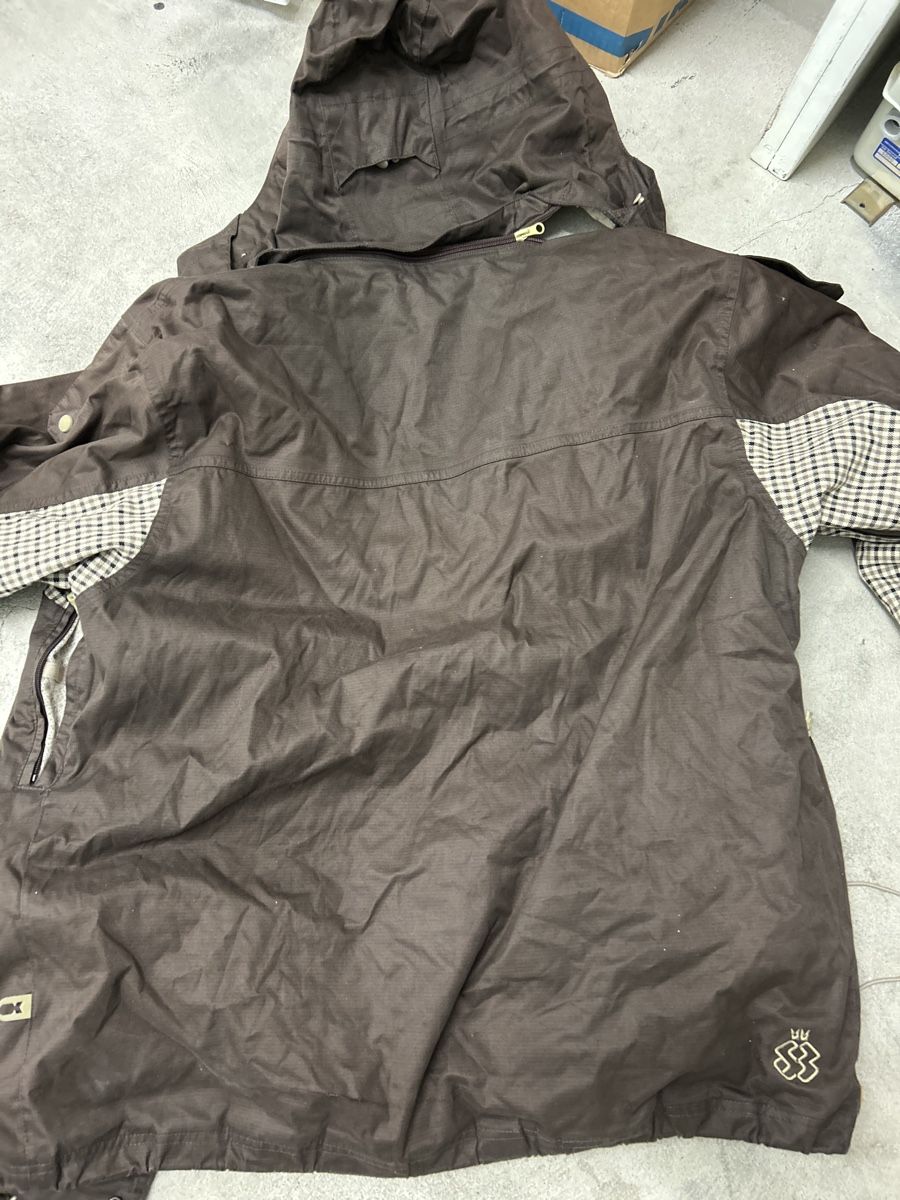 Giacche: Snowboardjacke Special Blend braun Grösse L – Usato da Bern venduto da floorball_zoro 7