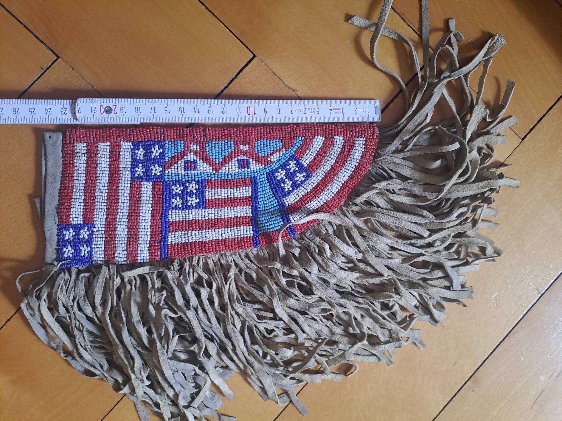 Perle (finte): ETUI DE COUTEAU EN PERLES SIOUX – Usato da LAUSANNE venduto da KWEW 3