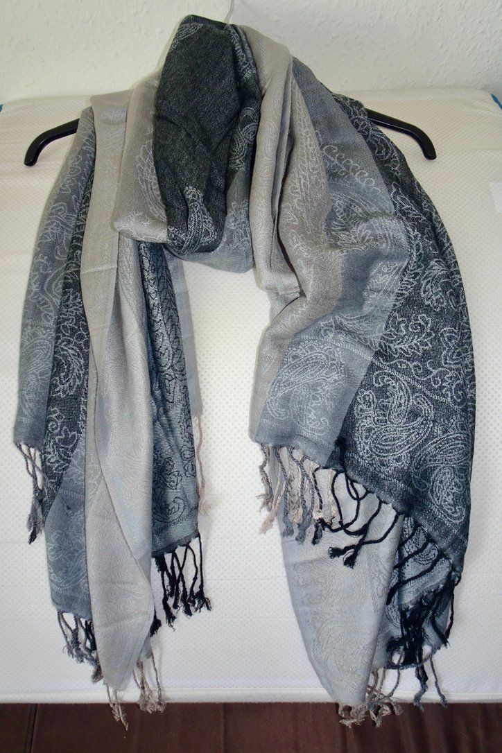 Foulard & Sciarpe: Écharpe légère grise à motifs – Usato da Châtelaine venduto da Gio54321 1