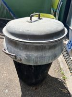 Grosser alter Wäsche Kupferkessel mit Deckel