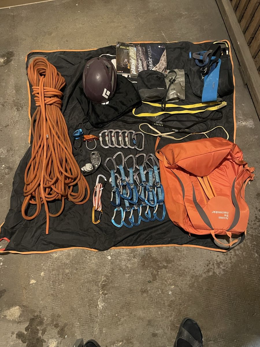 Climbing Gear Bundle - Carabiners, Ropes, and More! 51 (Gebraucht) in ...