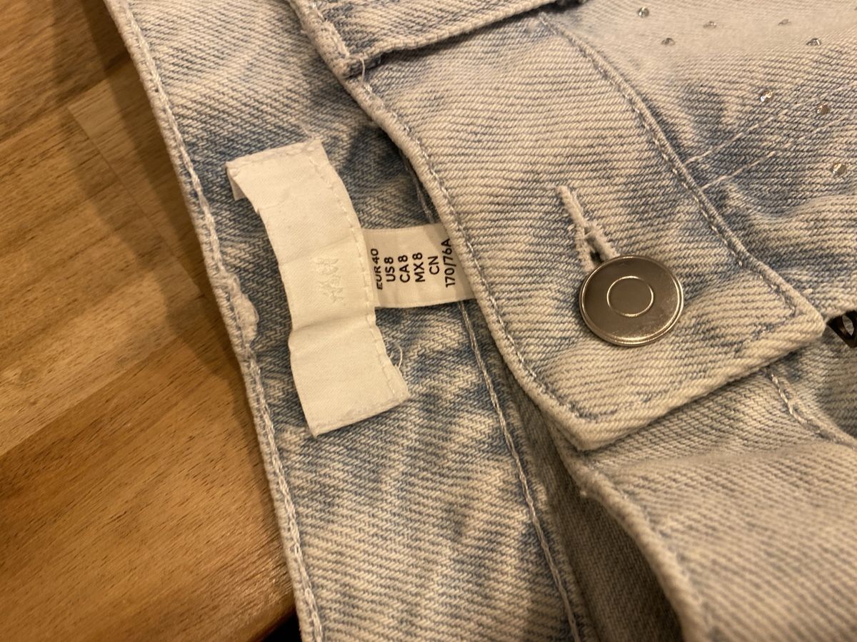 Lots de vêtements: Kleiderpaket  – D'occasion à Schwyz par rat-race 1