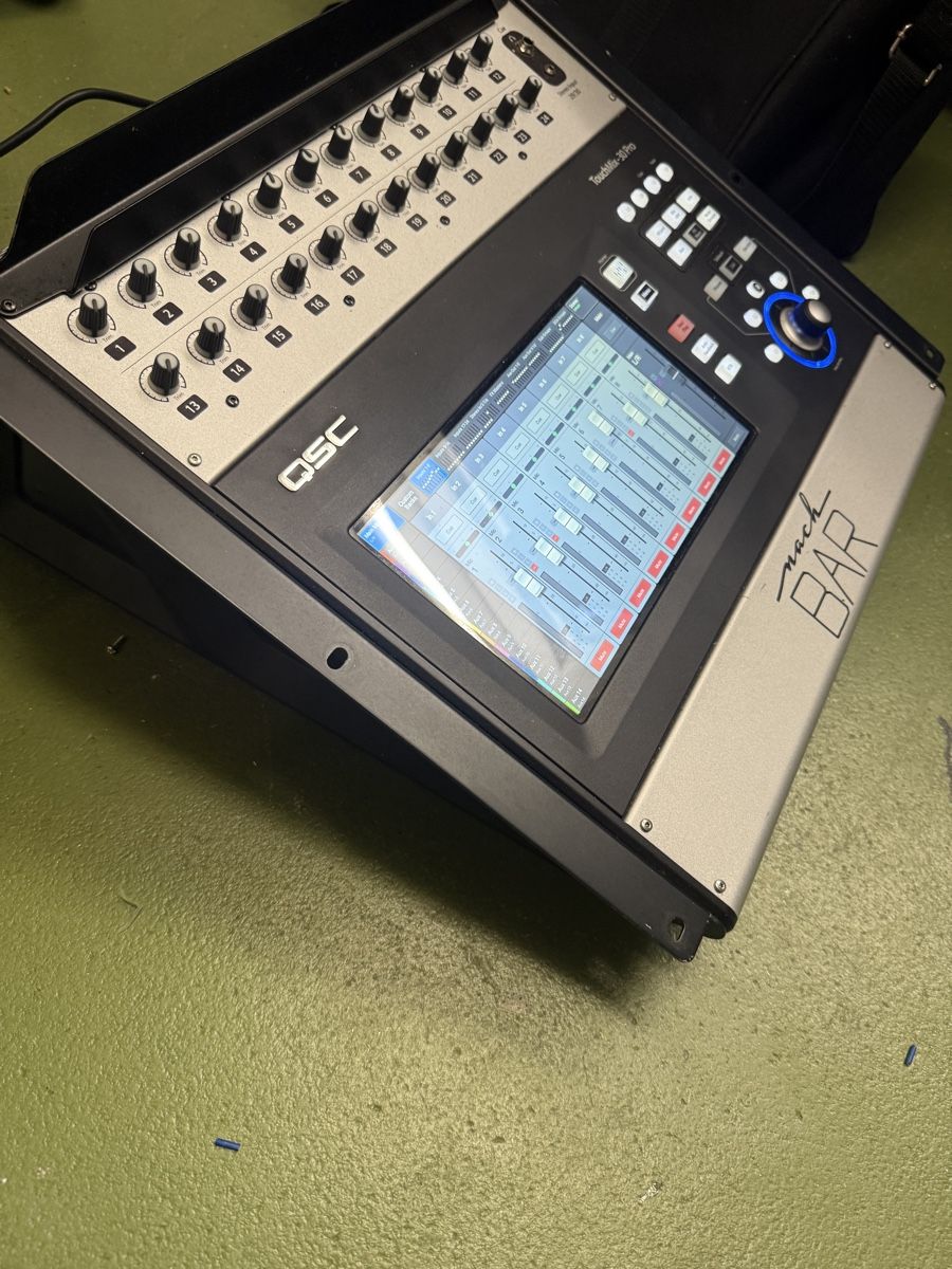 Qsc Platines de mixage: QSC Touchmix 30 Pro – D'occasion à Lyss par Nach-Bar 1