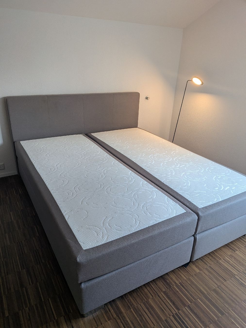Lits: Boxspring Bett – D'occasion à Wettingen par Lata2012 1
