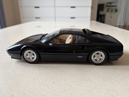 Ferrari 328 GTB Modellauto 1:18