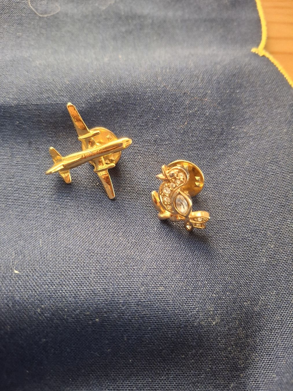 Spille & Fermagli: Zwei Pins – Usato da Zürich venduto da wildflower26 6