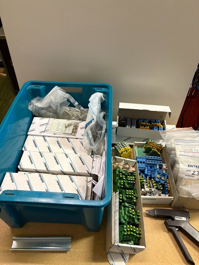 Elektronikbauteile: Elektronik-Lagerposten aus Liquidation – Neu und originalverpackt aus Steinhausen von X308 6
