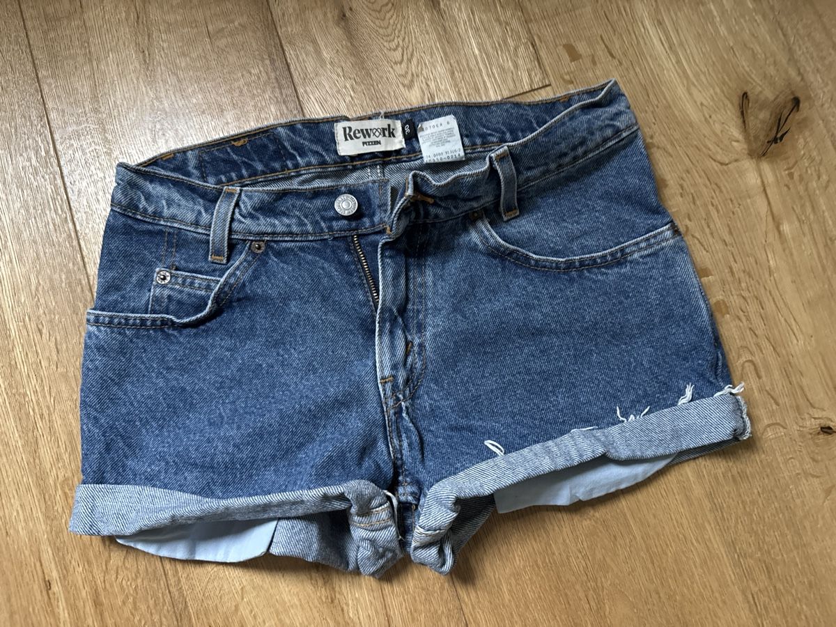Levi's Jeans: Short Rework Levis  W30 L26 – Usato da Montreux venduto da canori