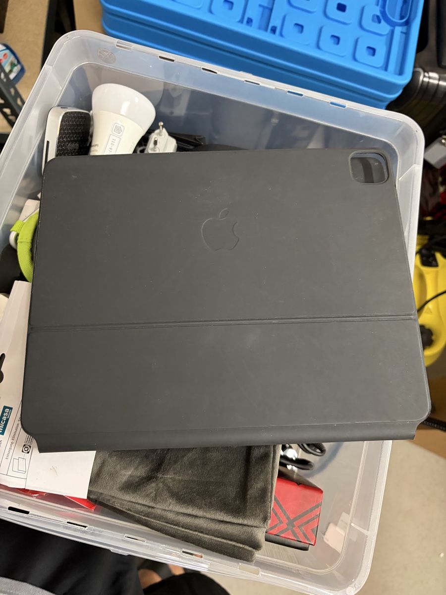 Apple Tastaturen: Apple Magic Keyboard for iPad Pro 12.9-inch – Gebraucht aus Zürich von jer_92rr