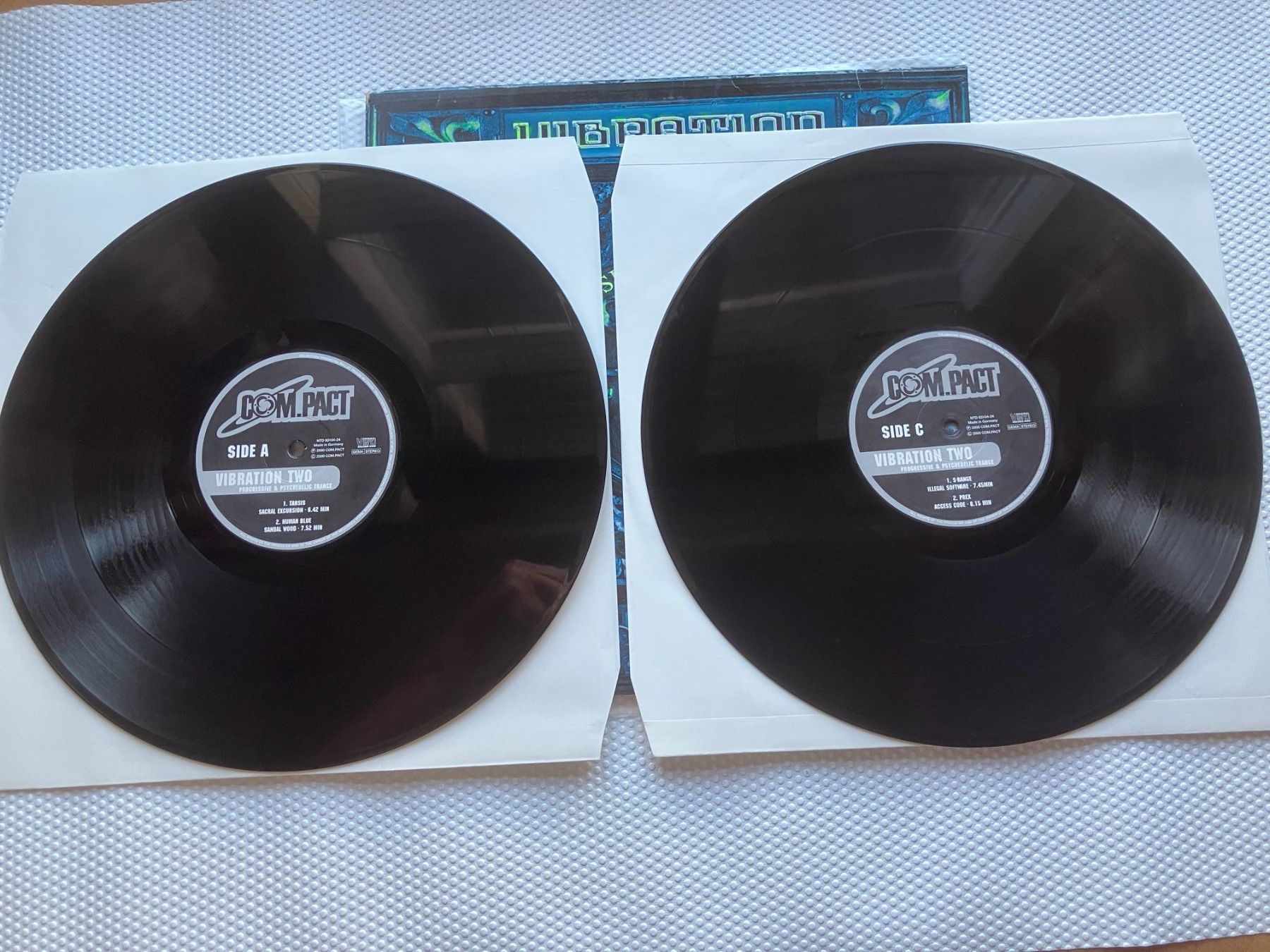 Schallplatten: Vibration Two – Gebraucht aus Aarwangen von Jukebox3 4