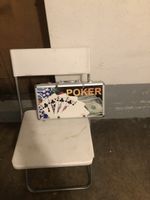 Pokerkoffer mit Chips und Spielkarten gebrauchter Zustand