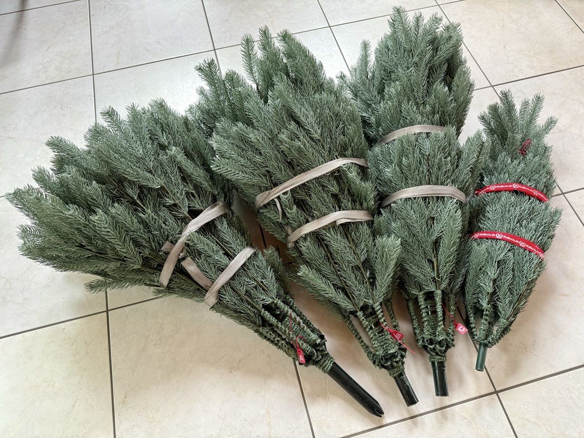 Tutte le decorazioni: Hallerts Artificial Christmas Tree - 2m 40cm – Usato da Utzenstorf venduto da Victoria666 7