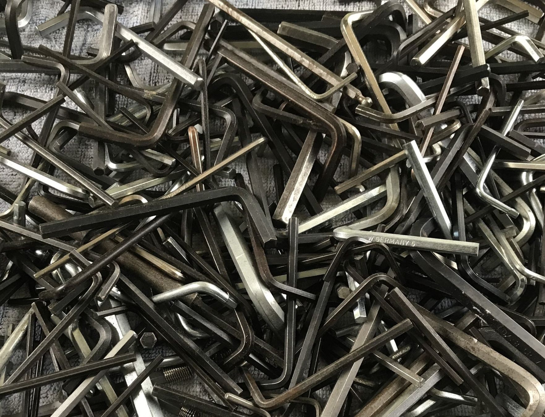 Tous les outils: 1.5KG. IMBUSSCHLÜSSEL – D'occasion à Ostermundigen par Wyatt-Earp