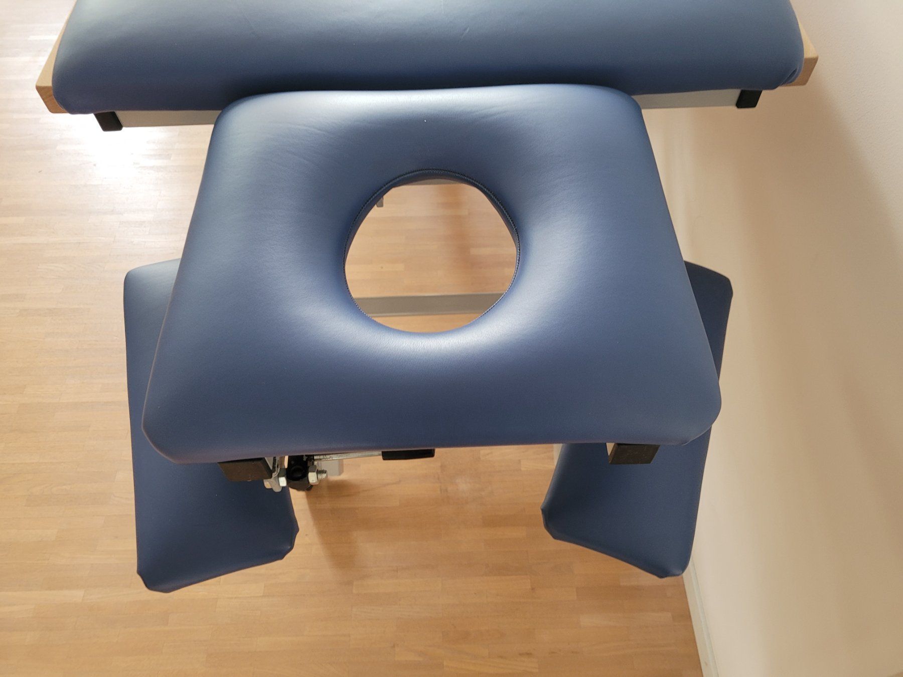Chaises longues: Therapie- /Massageliege – D'occasion à Winterthur par Midsommar88 1