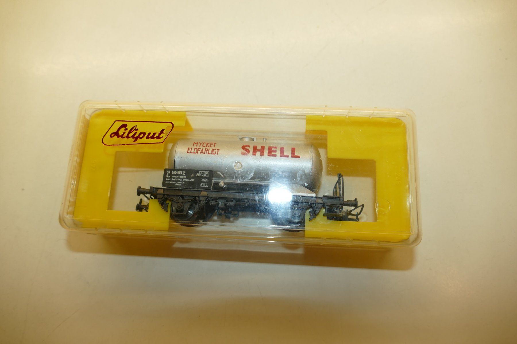 Liliput Modelleisenbahnen: Liliput H0: SJ Kesselwagen Shell silbrig – Gebraucht aus Niederhasli von rail-duerst 7