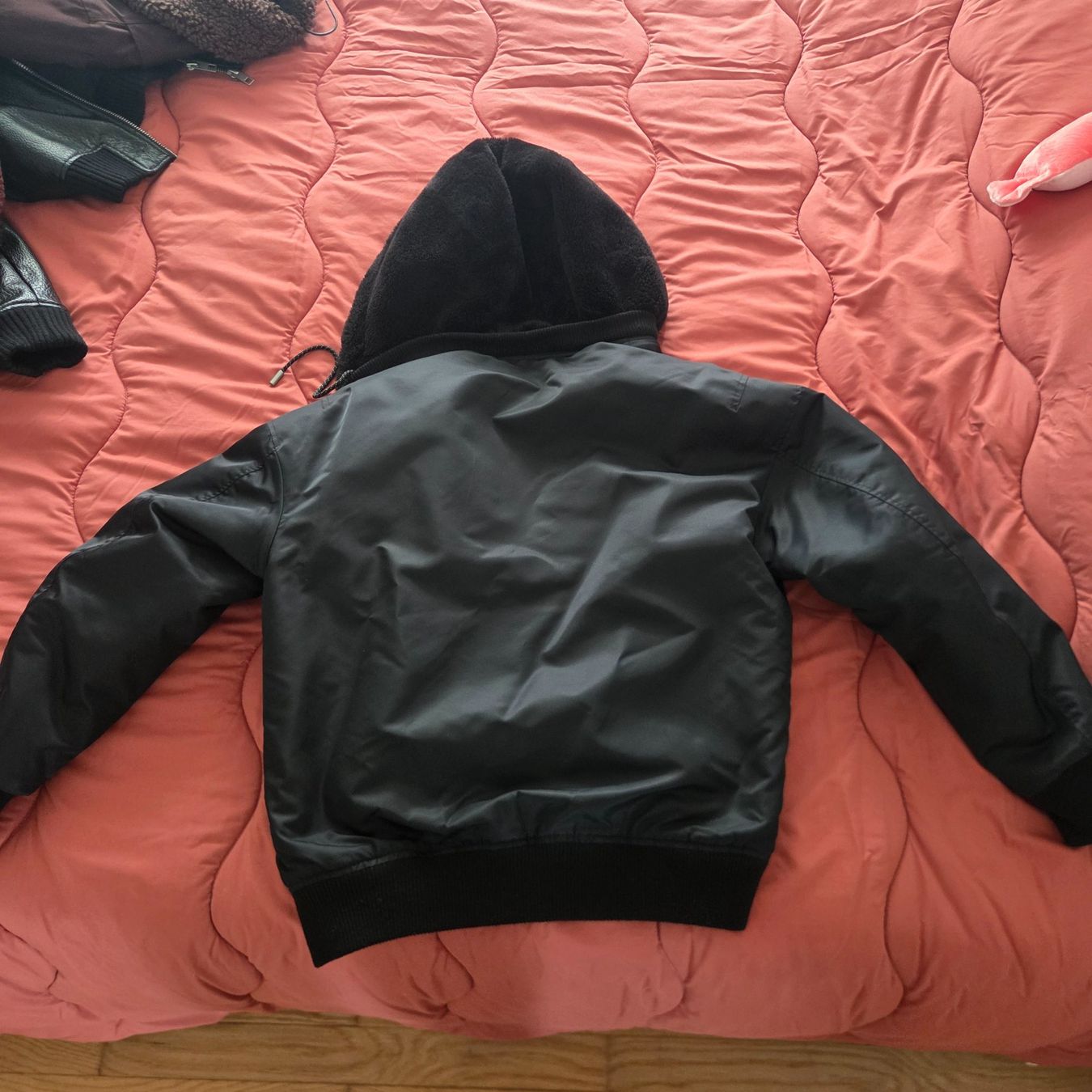 Zara Giacche: Giacca bomber nera con cappuccio Teddy - ideale per l'inv... – Usato da Zürich venduto da and_6k66 1