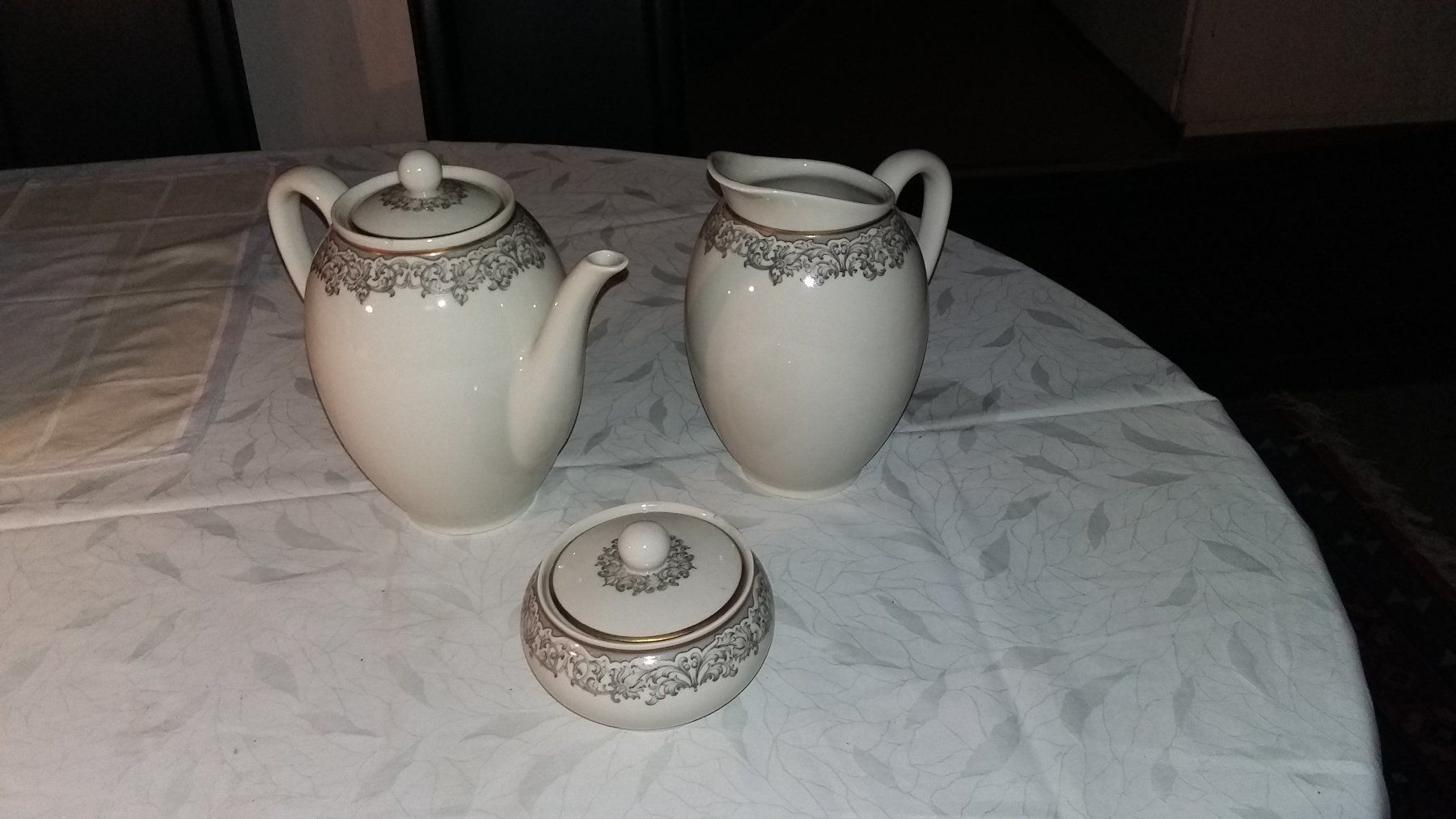 Set di piatti: 1947 Swiss Langenthal Kaffeset – Usato da Bern venduto da Imamrashed