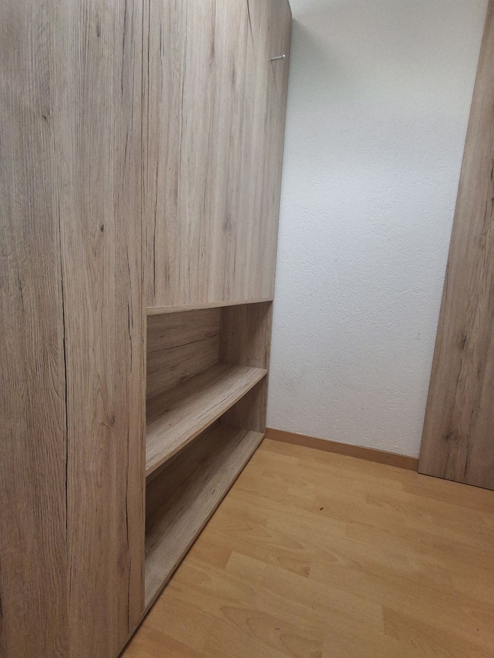 Armadi: Armoire dressing d’angle chêne clair et blanc  – Usato da Estavayer-le-Lac venduto da evang.bast 6