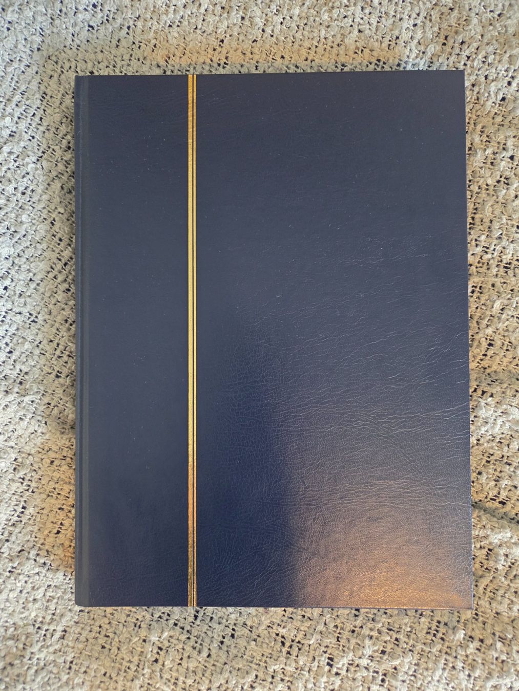 Album: Briefmarkenalbum, dunkelblau, 48 Seiten – Nuovo (secondo la descrizione) da Köniz venduto da Briefmarken_Frau