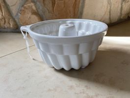 Kuchenform weiss Dekoration Durchmesser 21 cm, Höhe 11 cm