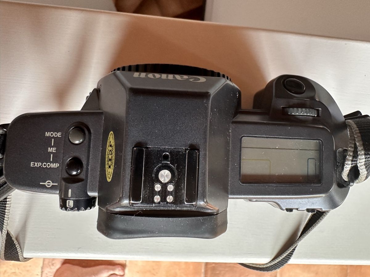 Canon Fotocamera: Canon eos 600 35mm film camera – Usato da Arzo venduto da Cochoale 4