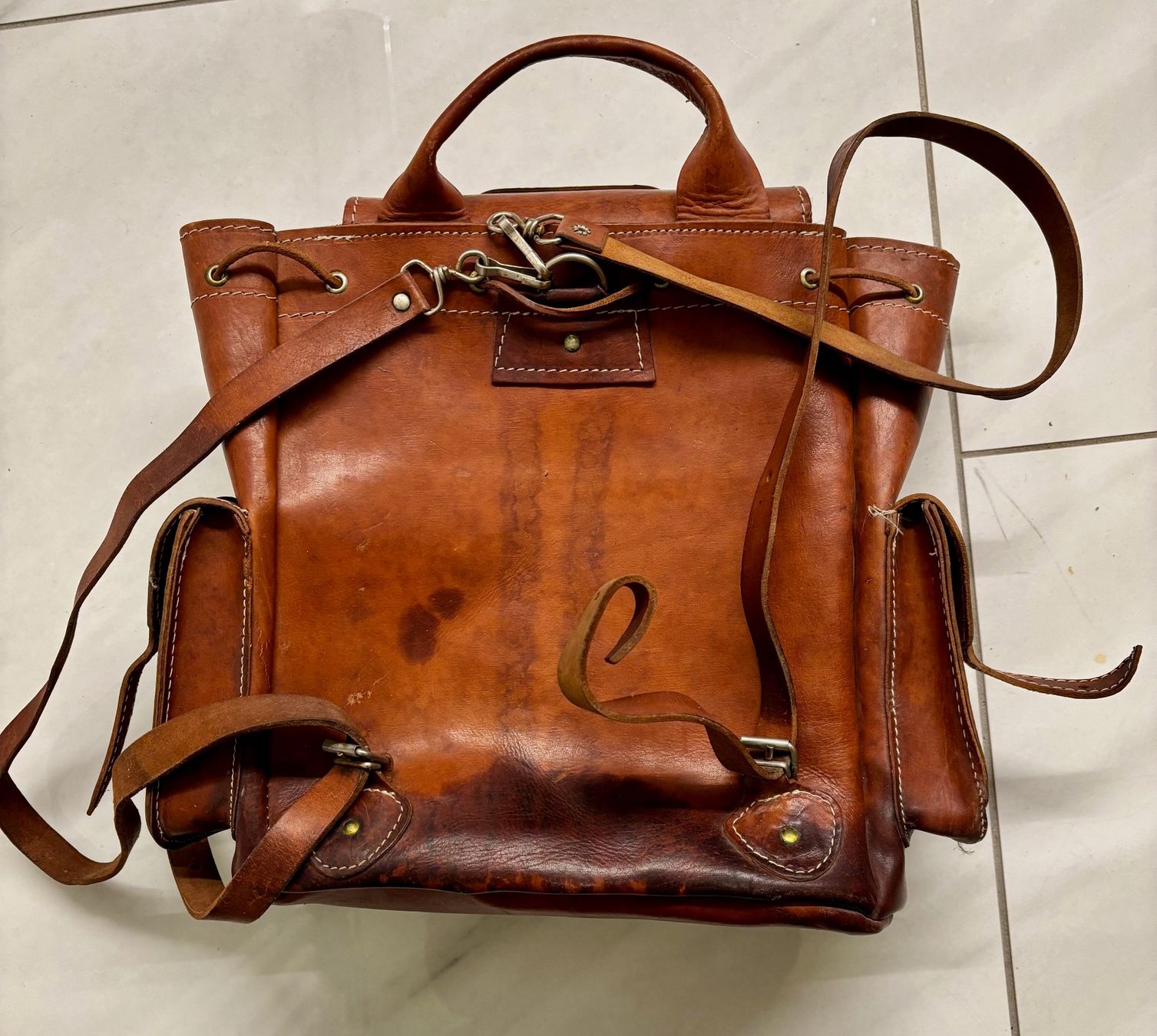 Zaini: Sac à dos en cuir, vintage, per pc, documents... – Usato da Losone venduto da courrier 1