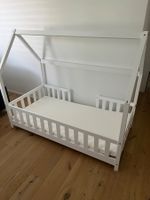 Kinderbett Hausbett weiss mit Matratze gebraucht Zustand