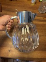 Glaskrug mit Metalldeckel und Ausguss guter Zustand