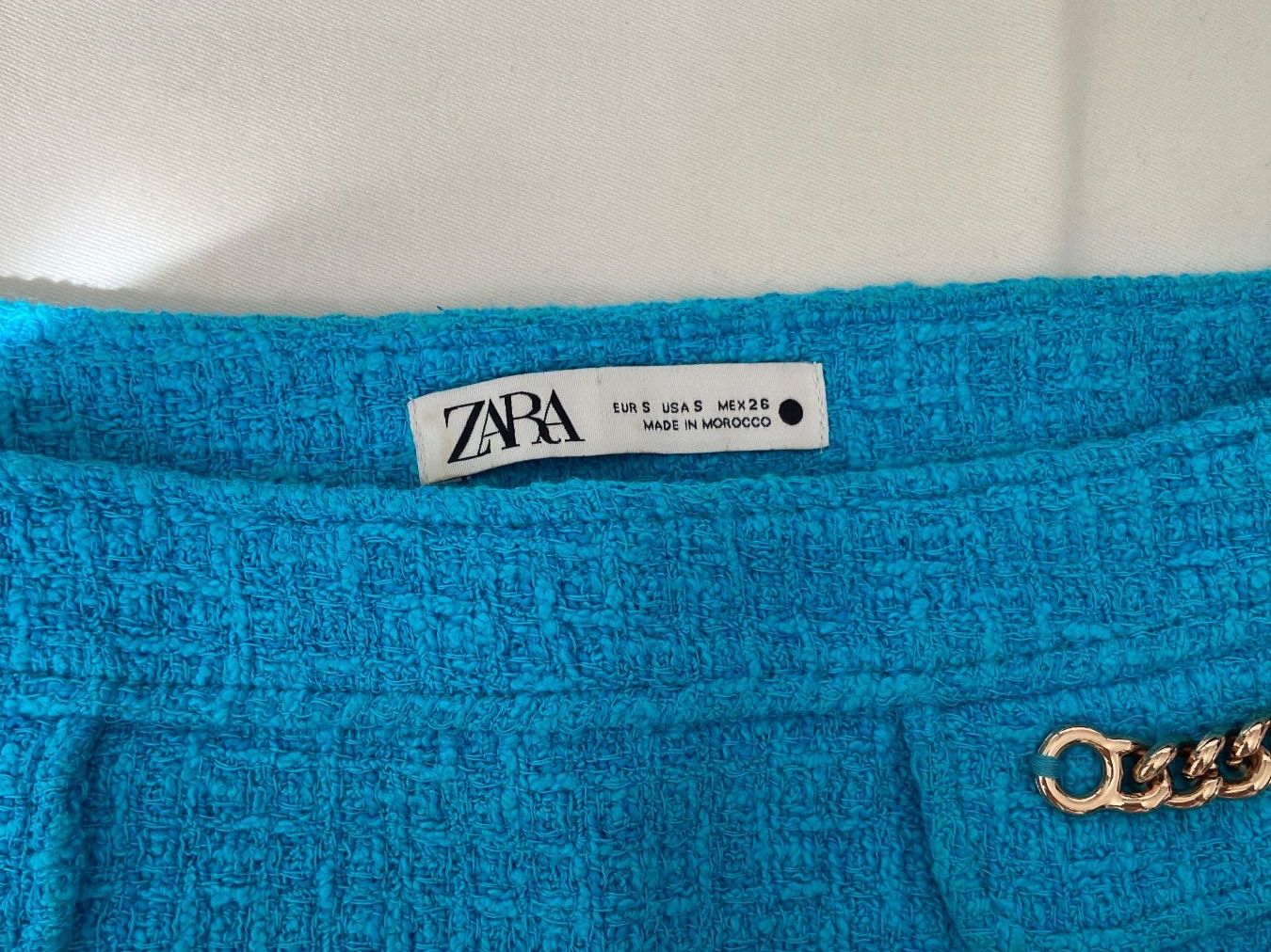 Zara Gonne: Minirock von Zara, Bouclé Optik, Gr. S – Usato da Zürich venduto da dedasiba 2