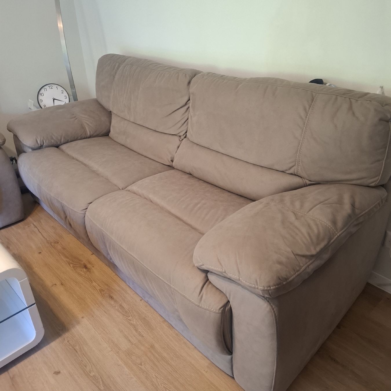 Divani: Zwei Sofas beige Textilbezug guter gebrauchter Zustand – Usato da Flamatt venduto da Sherif1107 2