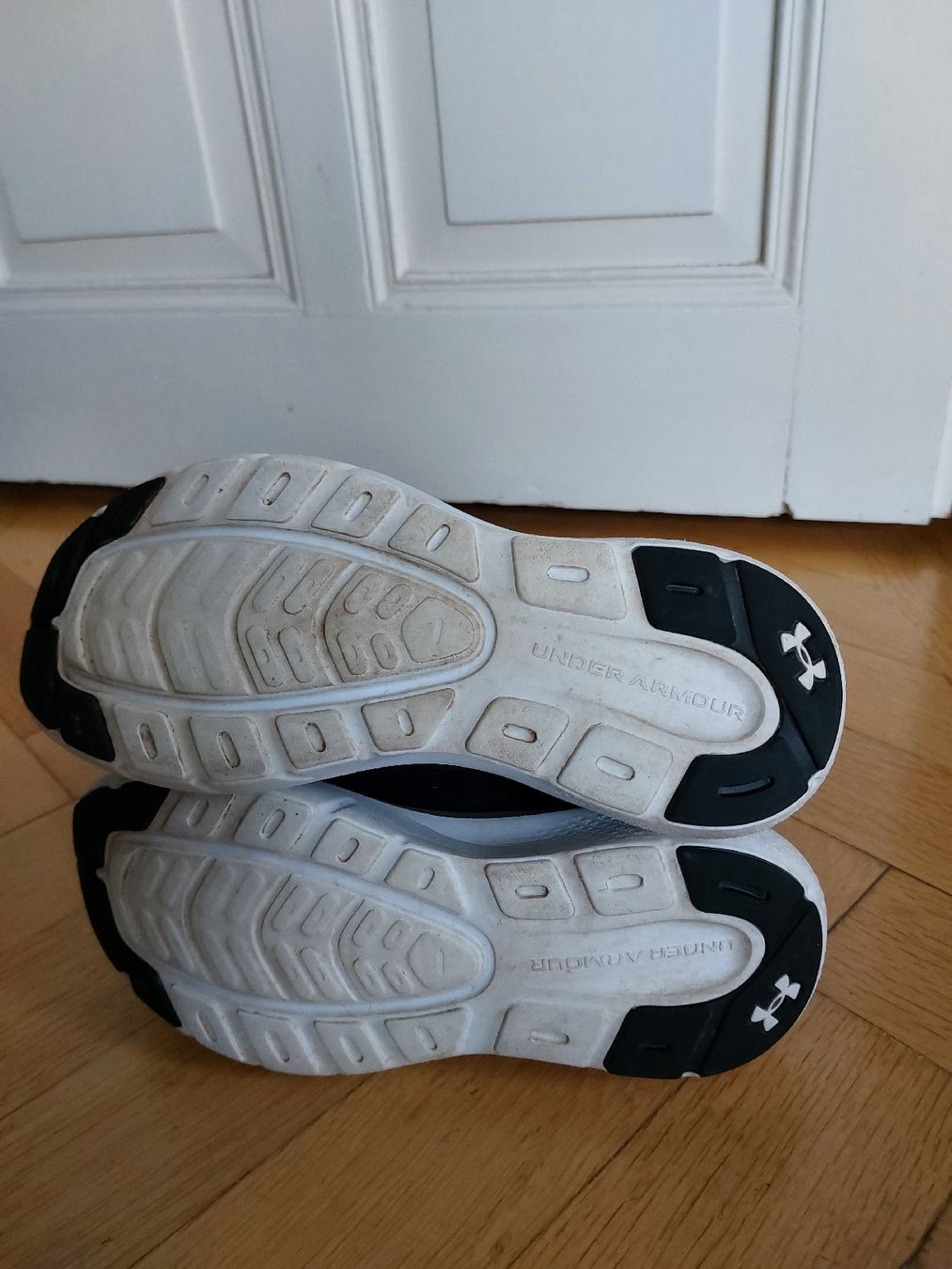 Under Armour Scarpe per ragazzi: Turnschuhe schwarz – Usato da Kriens venduto da nordlicht09 3