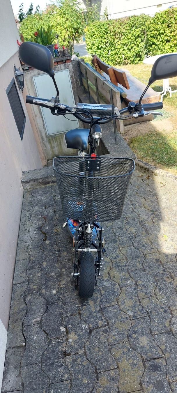 Elektromobile: Elektro Roller mit Sitz und Korb guter Zustand – Gebraucht aus Oberönz von formholz 2