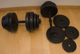 Kurzhantel Set mit 2 Hanteln. Je max. 15kg. Wenig gebraucht.