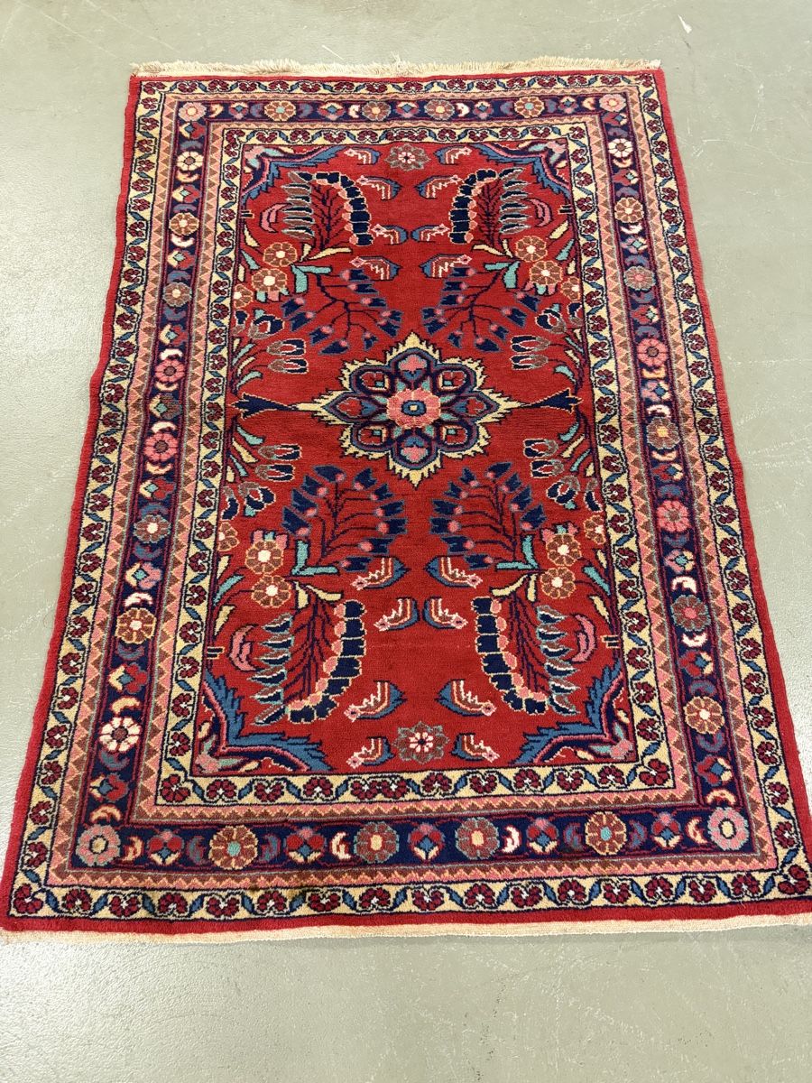 Teppiche: Orientteppich rot mit Blumenmuster gut erhalten – Gebraucht aus Strengelbach von RaenAntikDesign