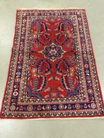 Orientteppich rot mit Blumenmuster gut erhalten